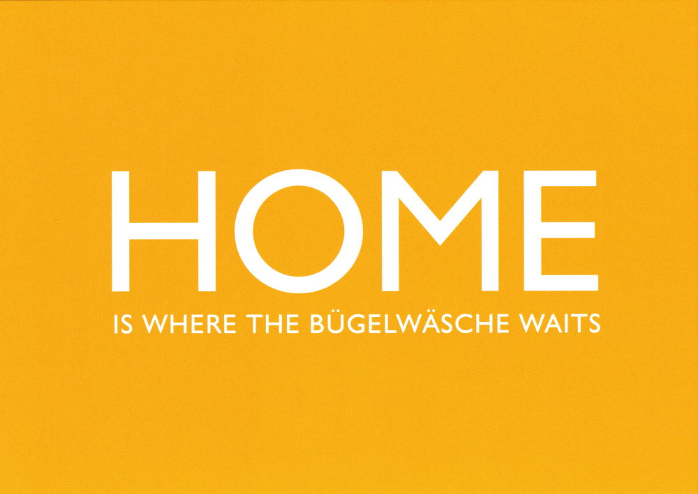 Postkarte "Home is where the Bügelwäsche waits"
